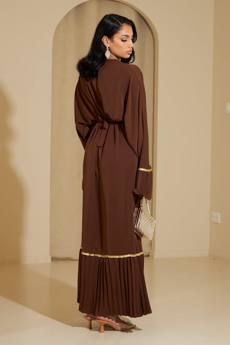 Abaya marron fluide à dorures et plissées