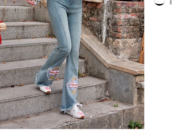 Catamin - High Rise geborduurde gewassen gerafelde kikkerknoopjes flared jeans