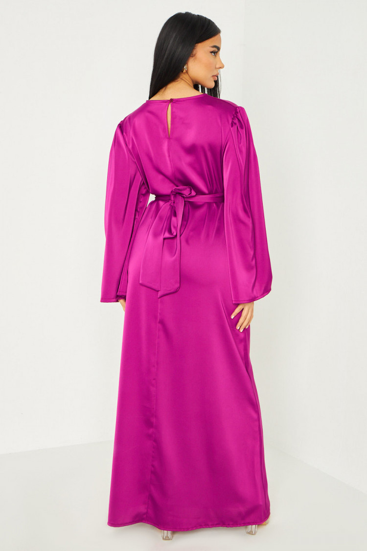 Robe ample ceinturée et satinée violette