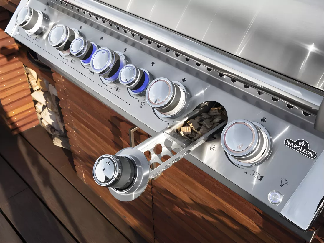 Barbecue gaz encastrable Prestige Pro 665 inox 4 brûleurs + Sizzle Zone + brûleur arrière + Fumage - Napoleon