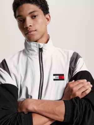 Jaqueta esportiva de nylon reciclado com blocos de cores
