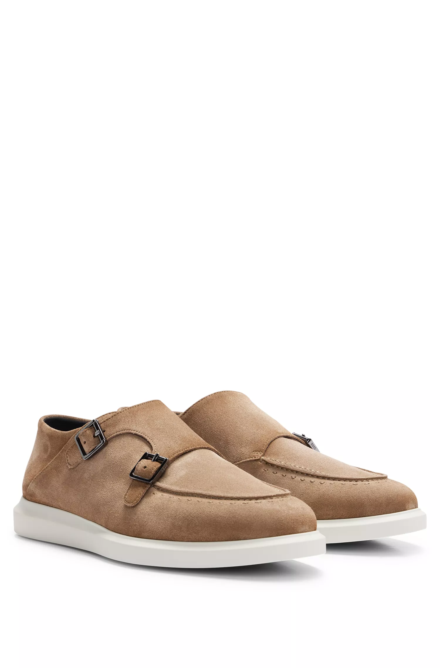 Sapatos BOSS de camurça preta com fivelas de fivela dupla e a marca do clube.