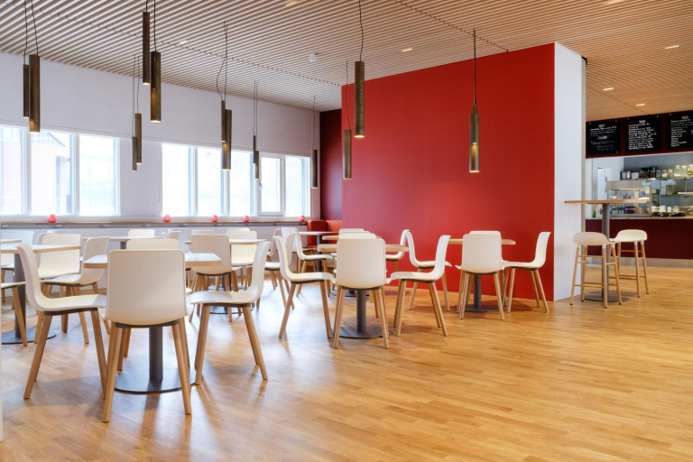 Vitra HAL RE stoel eiken onderstel warm grey