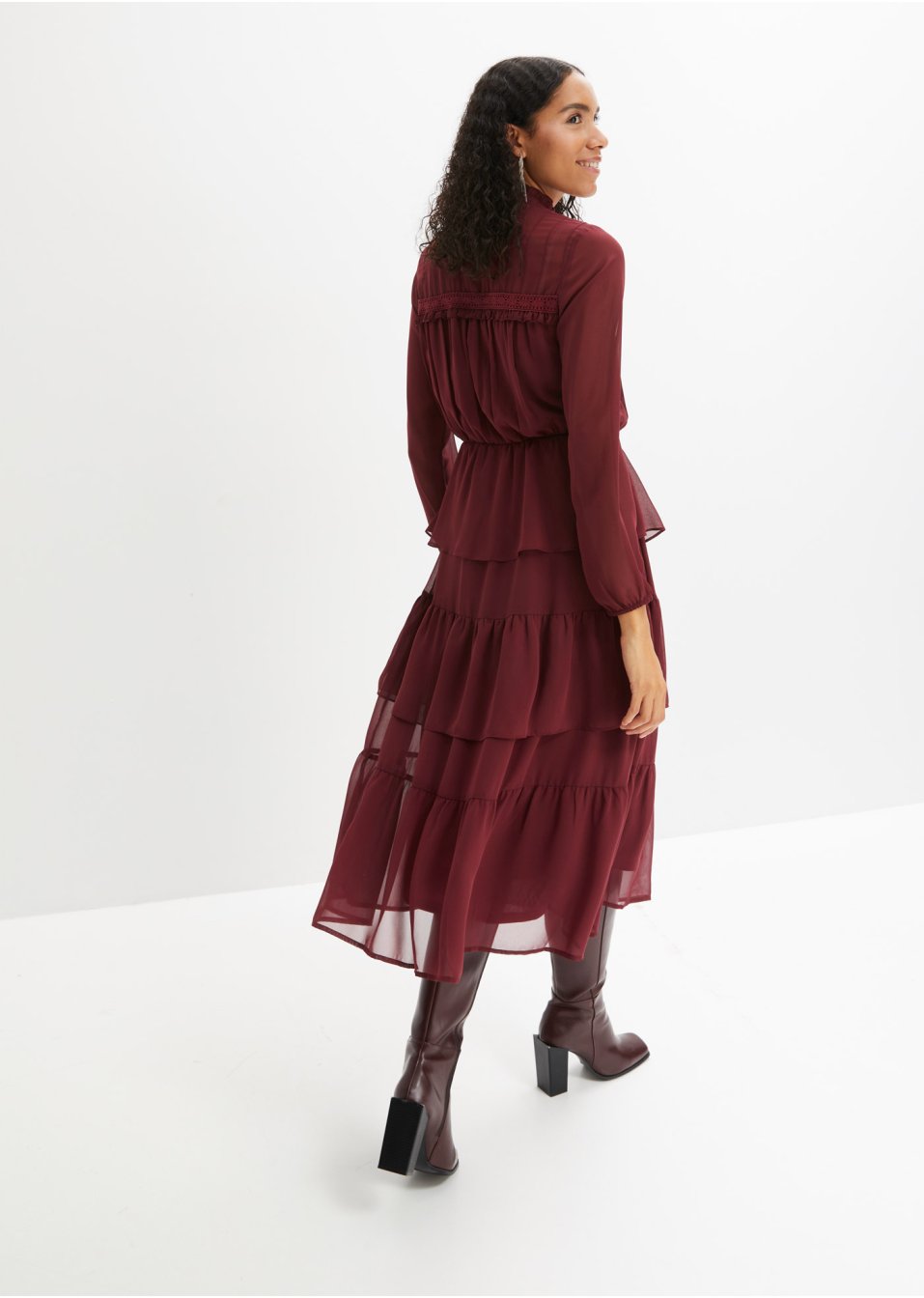Robe longue en chiffon à volants