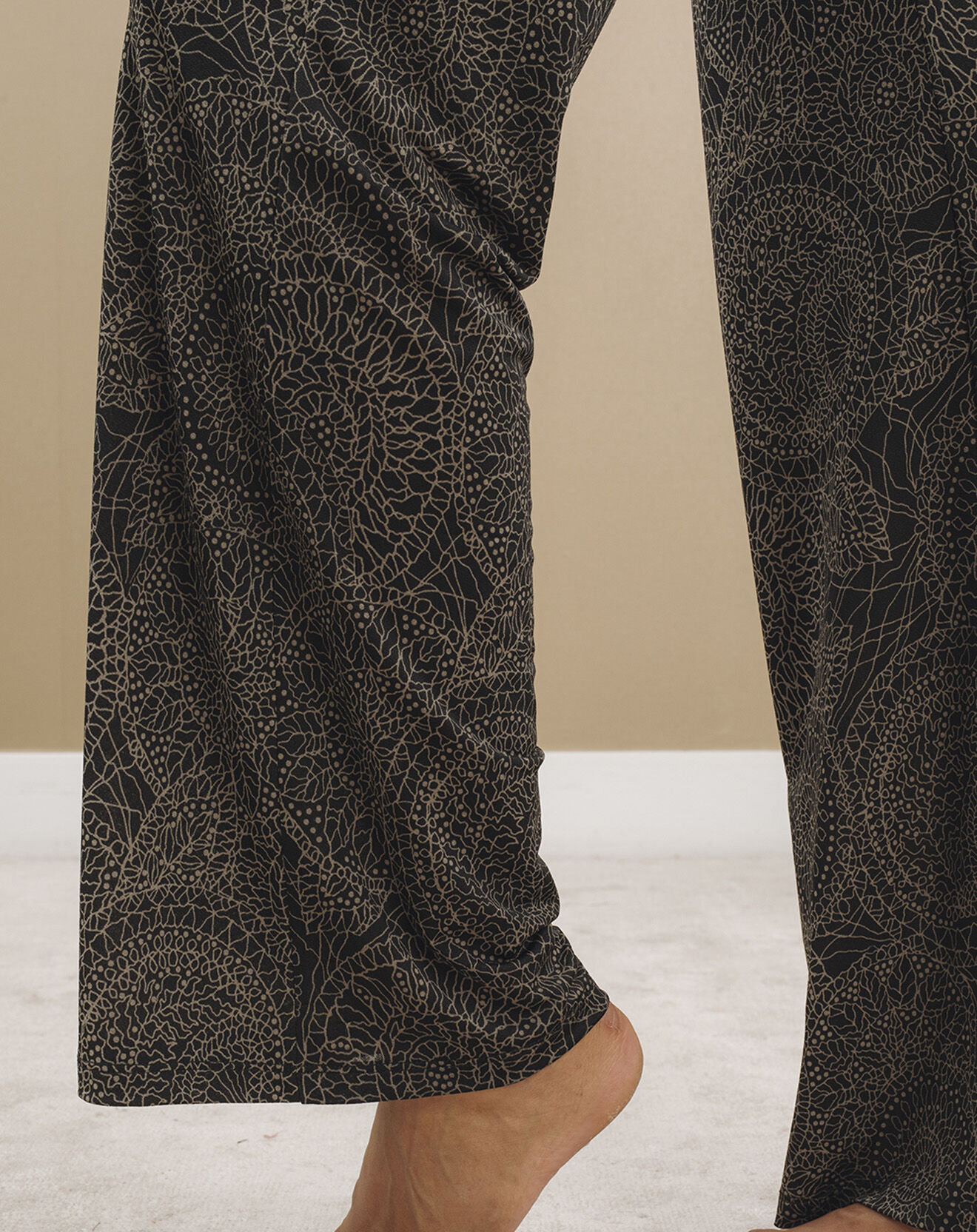 Lauren Vidal Pantalon Store imprimé rosace noir