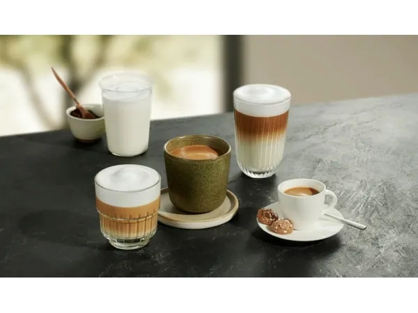 Siemens EQ.300 TF301E19 - Automatisk kaffemaskine med mælkeskummer - 15 bar - pianosort