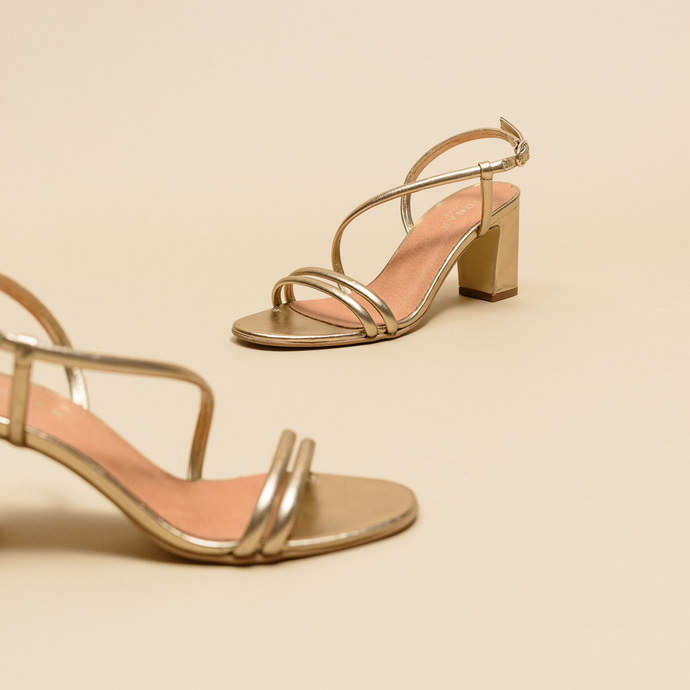 Sandales à talons et brides  en cuir métallisé or