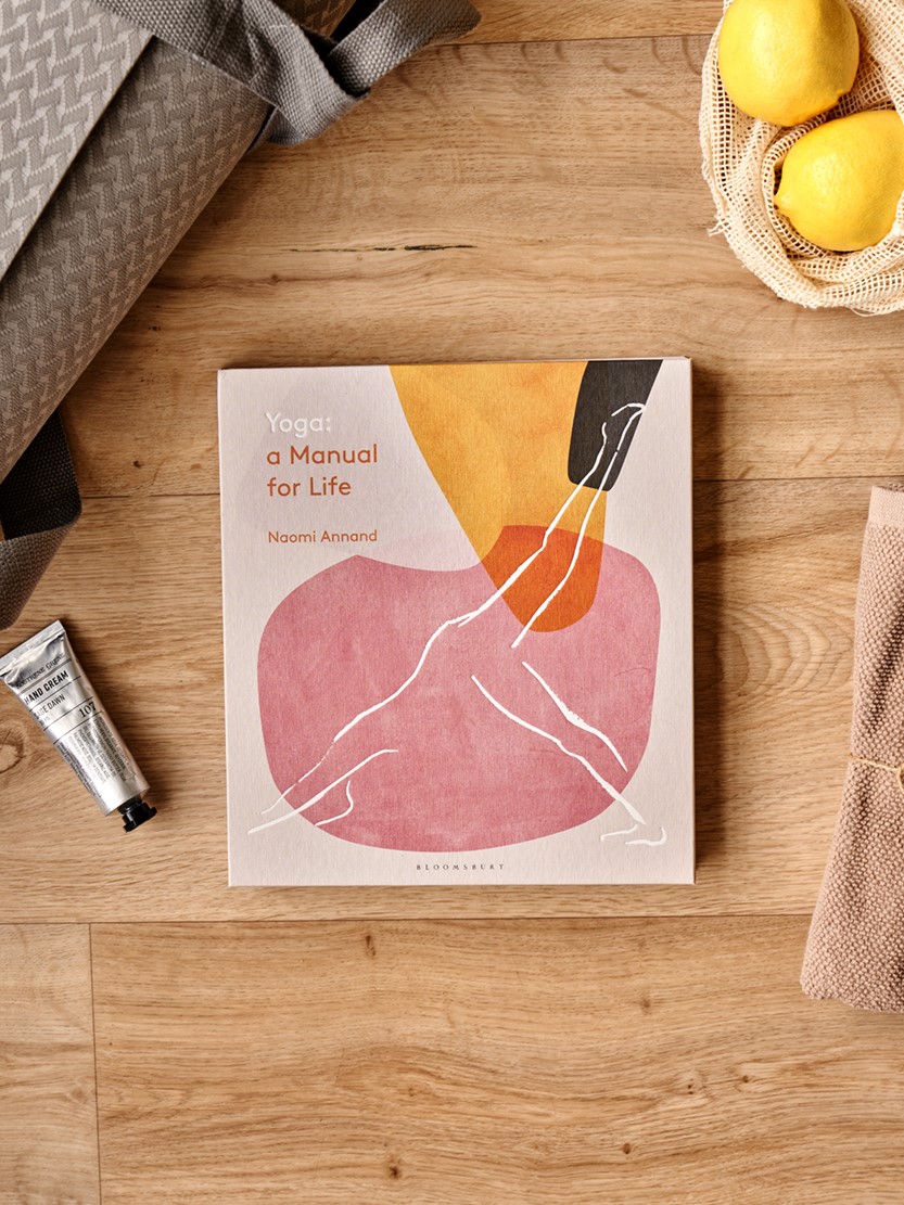 Yoga - A Manual for Life | Hardcover. Engelsk. 21 x 23,5 cm. 222 sider. | Dusty Rose | New Mags