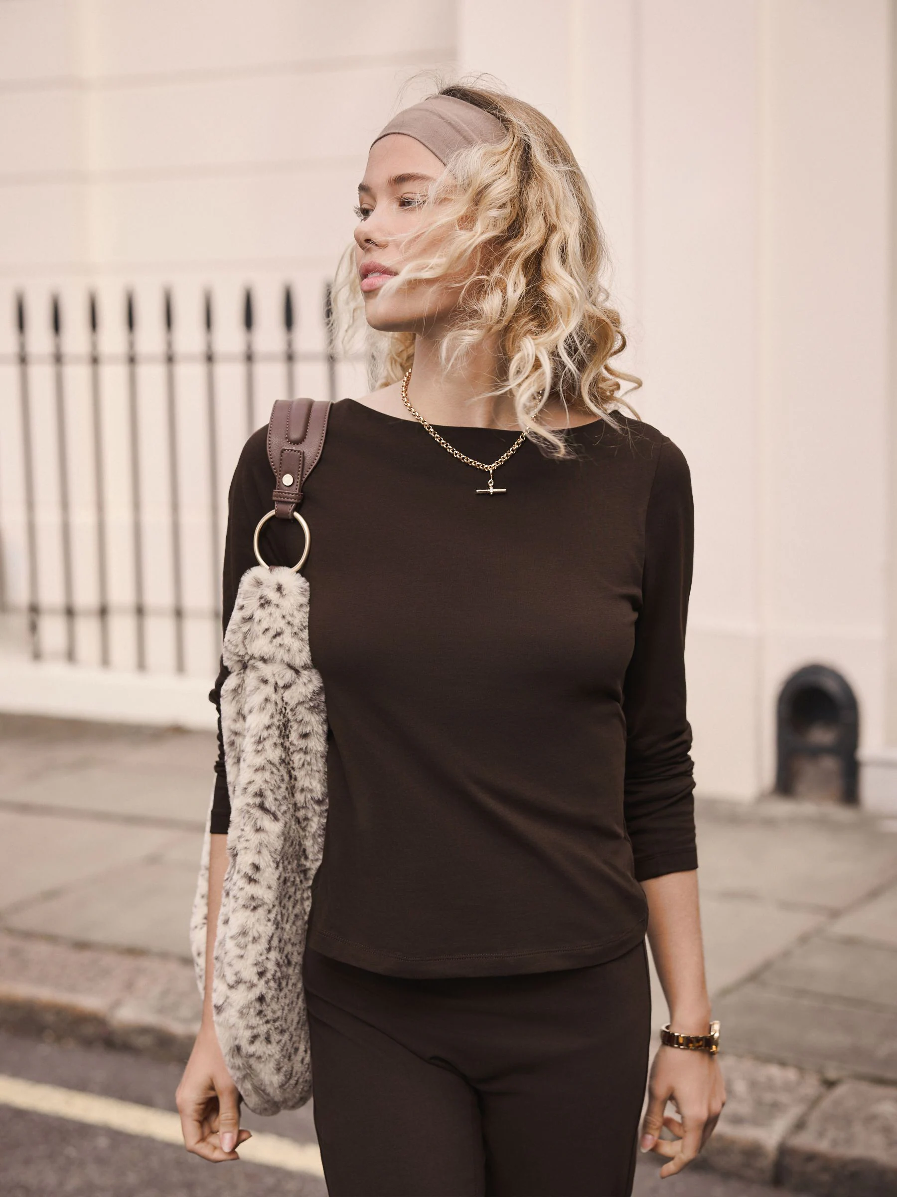 Chocoladebruin - T-shirt met boothals en lange mouwen