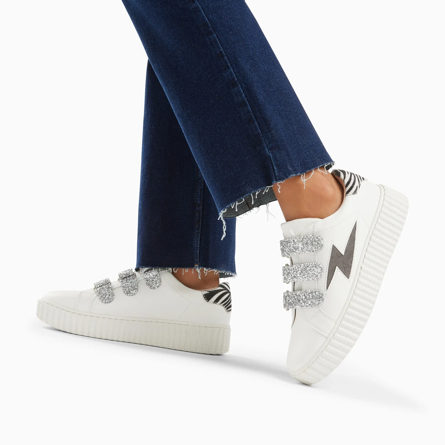 Sneakers-Baskets éclair Angela blanc et zèbre à scratchs argent