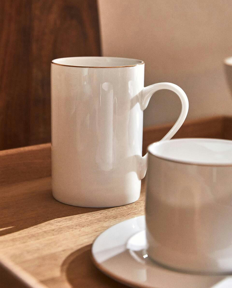 Caneca de porcelana fina com borda