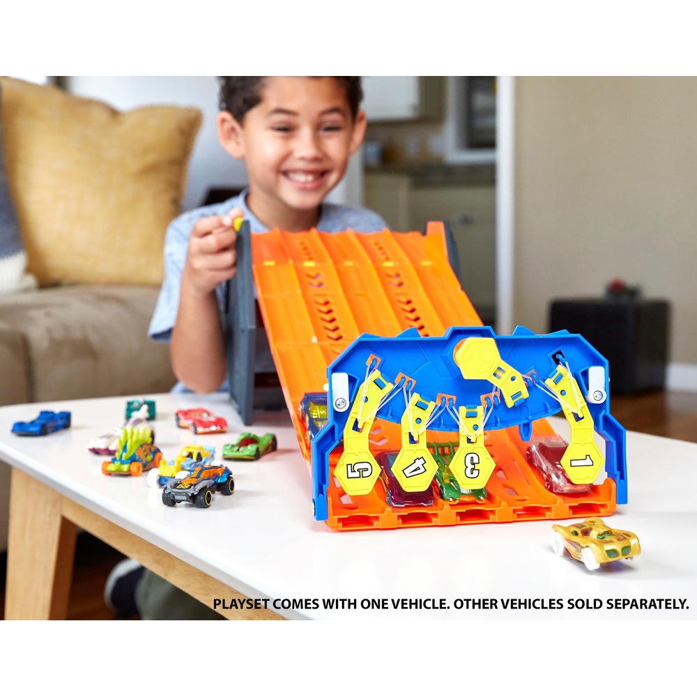 Hot Wheels Roll Out Rennstrecken-Set und Auto