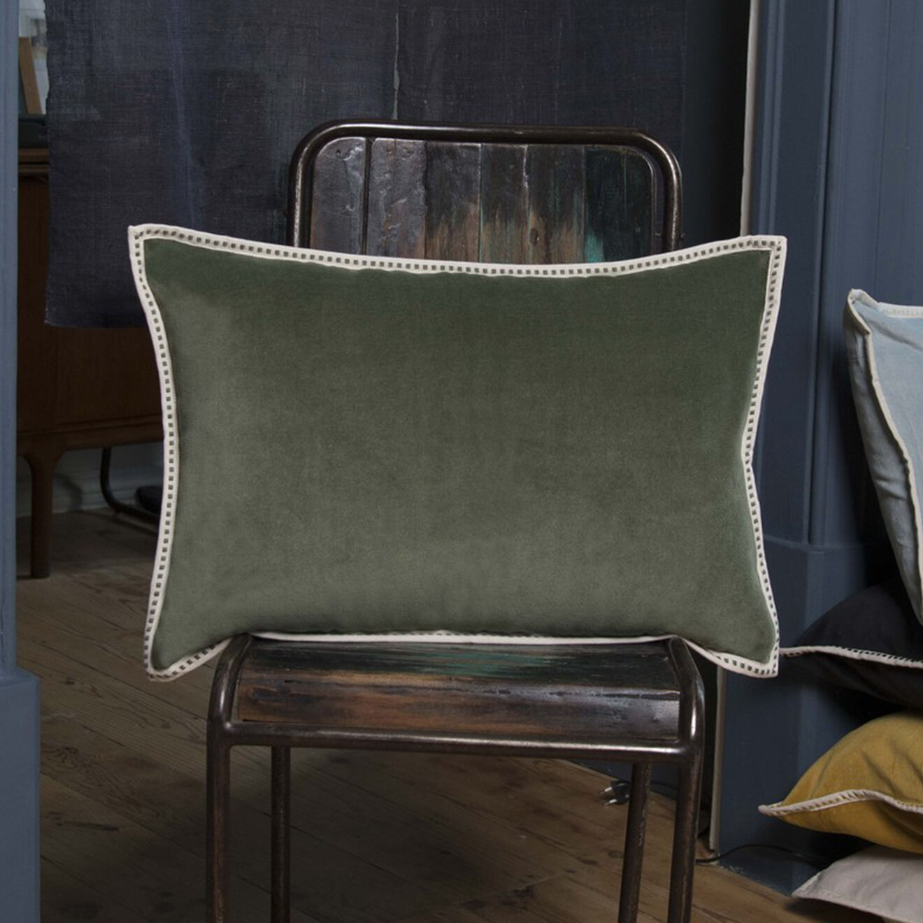 Febronie Housse de coussin velours Ella vert kaki