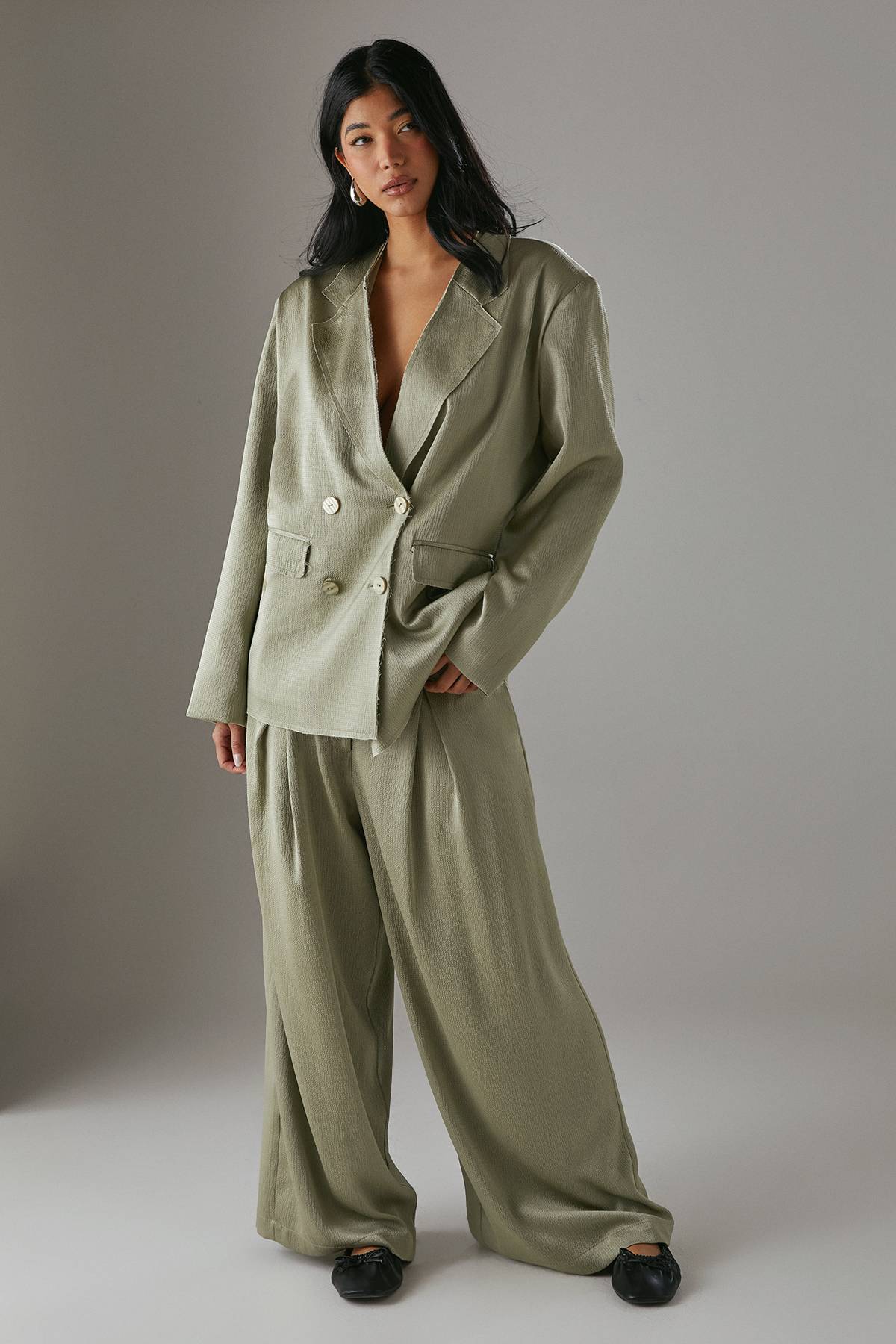 Warehouse Pantalon Large Décontracté en Satin avec Ceinture à Bord Brut