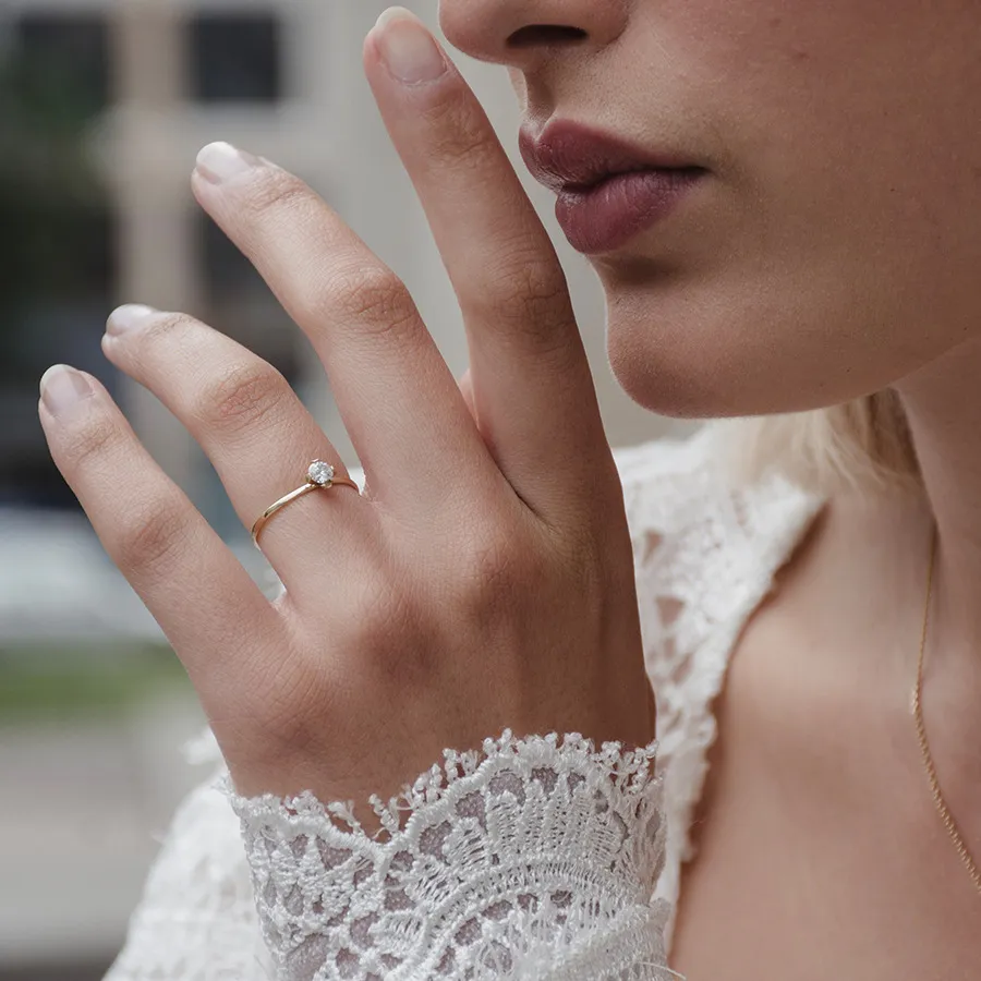 Classic Engagement Ring: ReMind Medium Solitaire Maren Jewellery