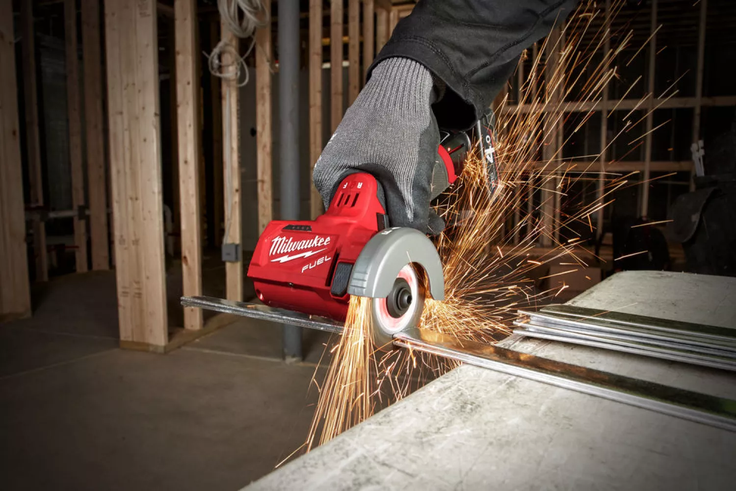 Milwaukee M12 FCOT-422X 12V Li-Ion accu Haakse slijper set in HD Box (1x 4,0 & 2 Ah accu) - Koolborstelloos - 10 x 76mm