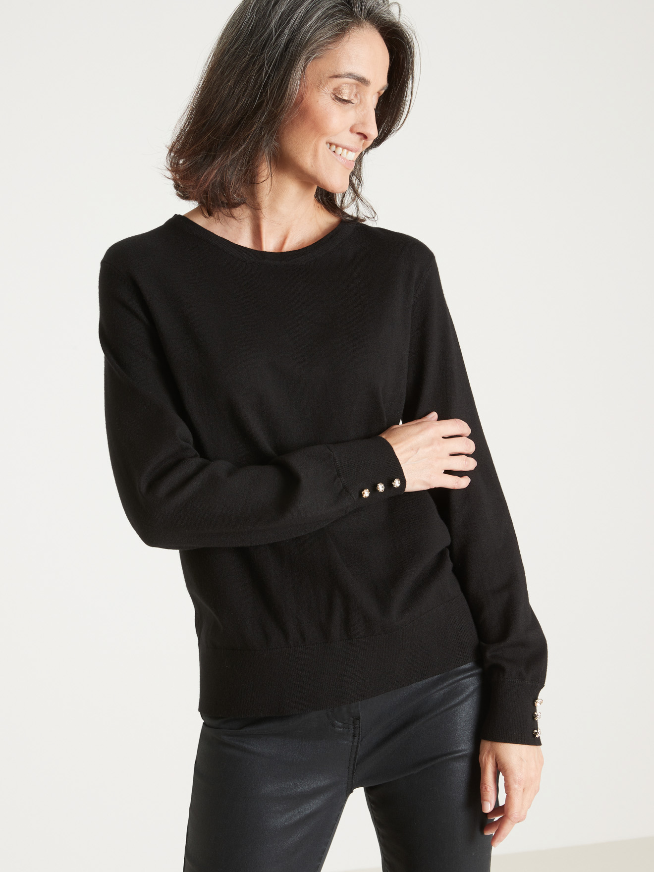 Pull boutons-bijoux aux manches