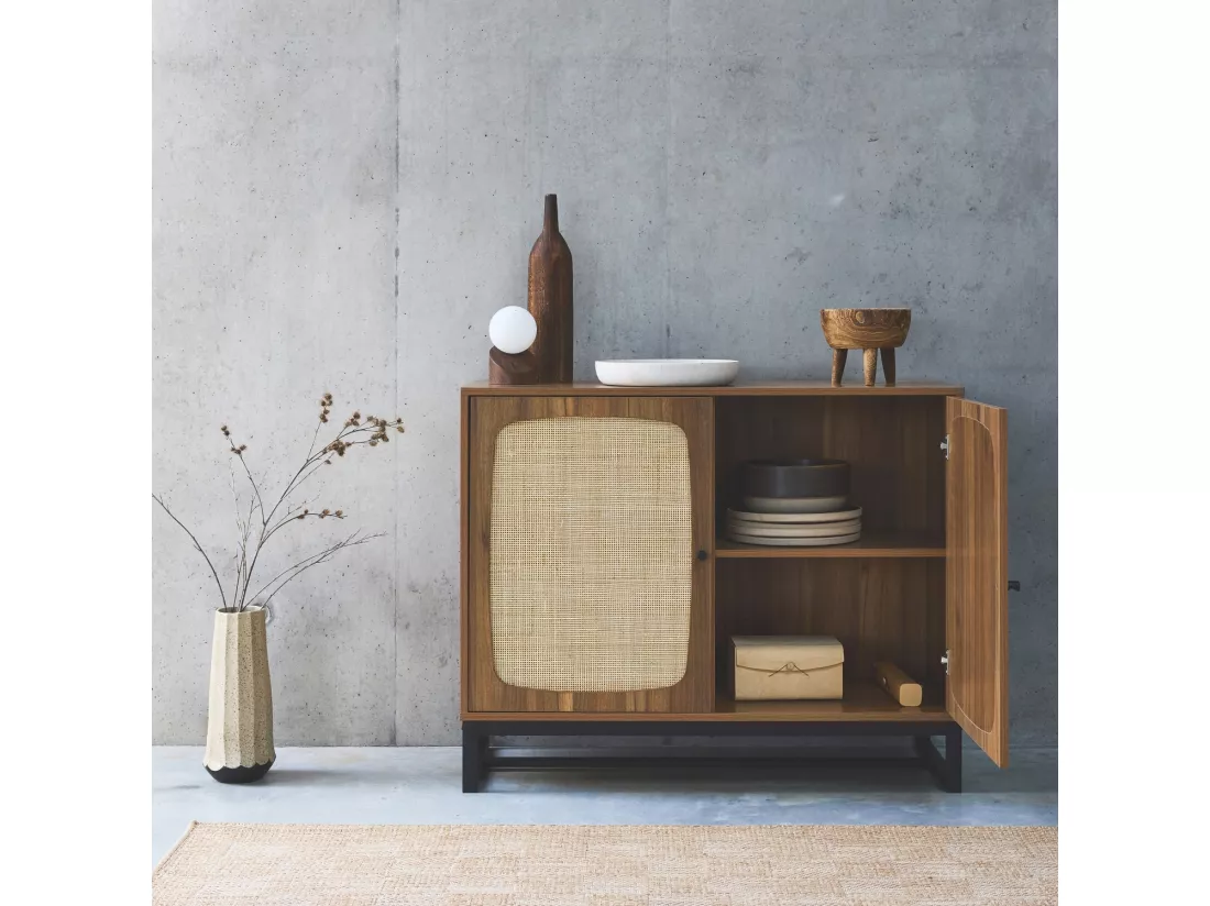 Buffet rétro décor bois foncé et cannage. buffet haut. vaisselier. 2 portes avec pieds en métal noir L100cm
