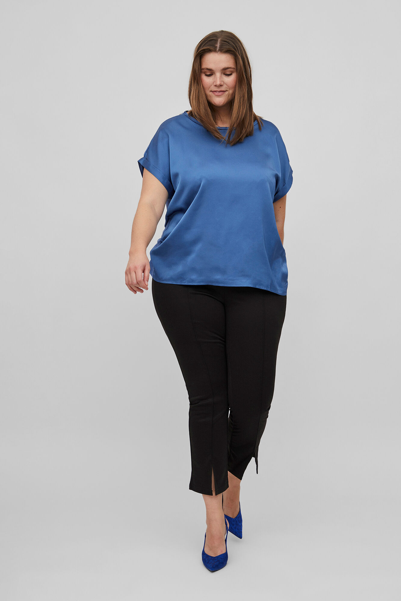 Blusa de cetim de manga curta Evoked by Vila - Azul