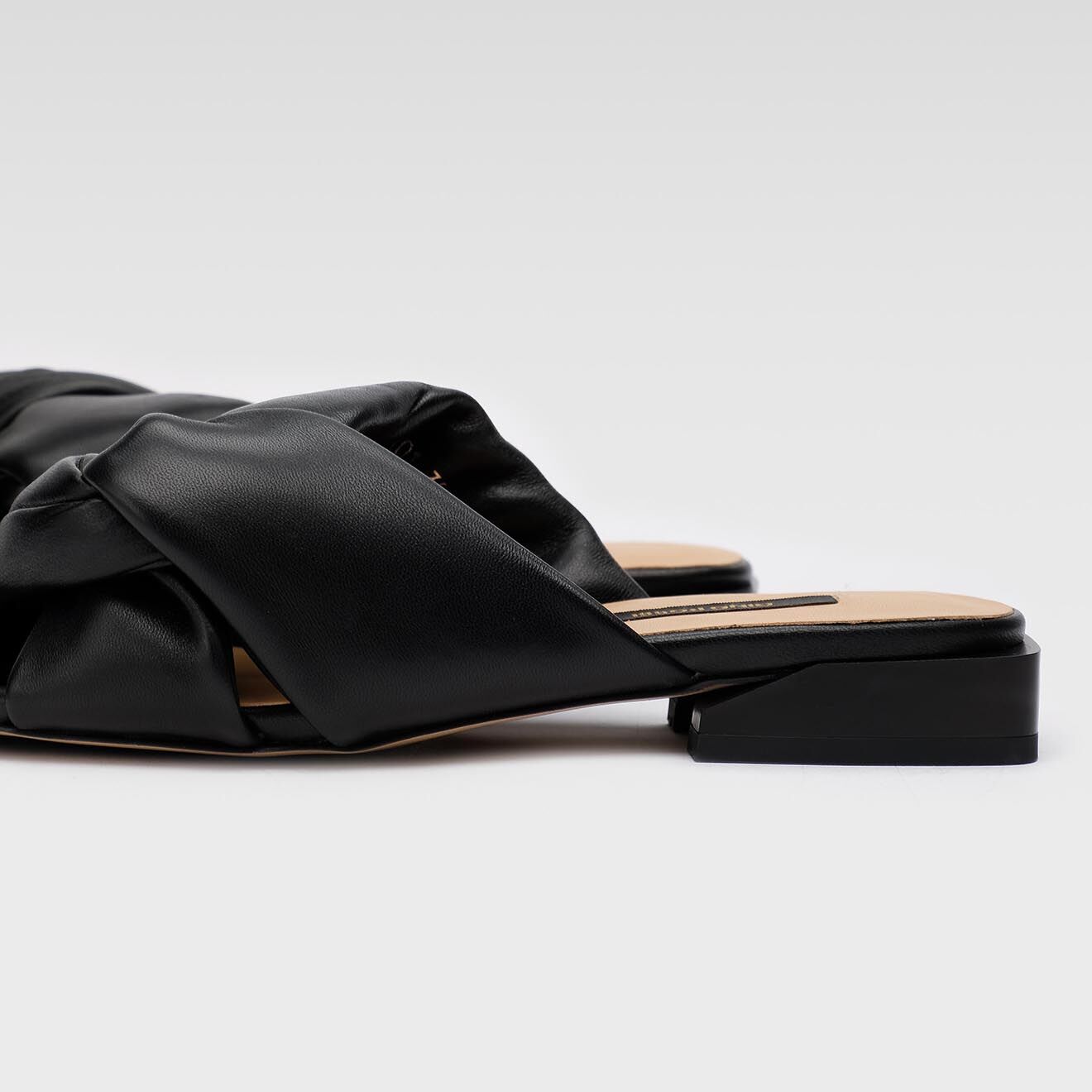 Gino Rossi Mules en Cuir Falla noires