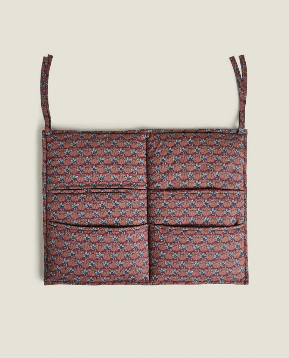 Organizador infantil feito com tecido Liberty