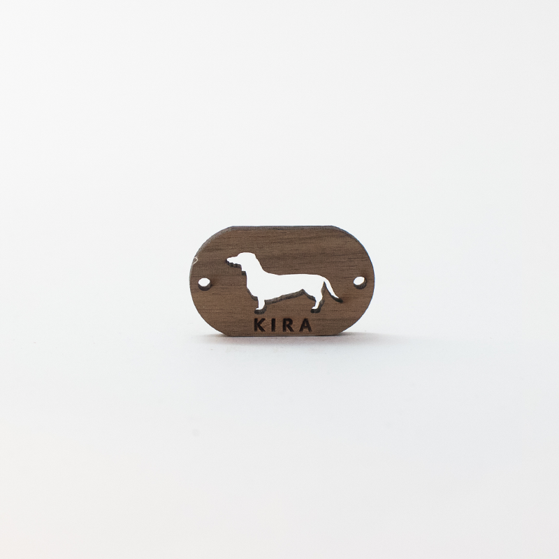 Pulseira de madeira personalizável com dachshund rosa