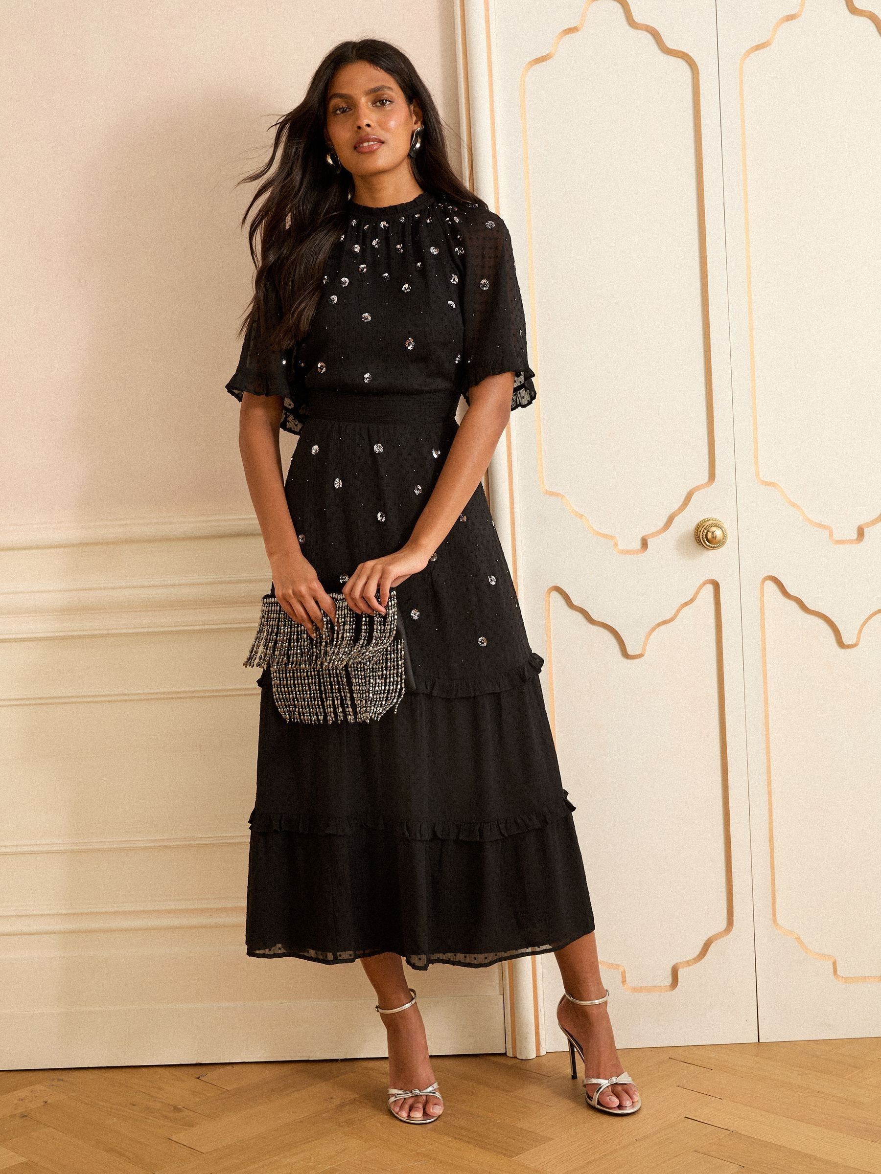 Zwart met sierstiksel - Love & Roses midi-jurk met engelmouwen