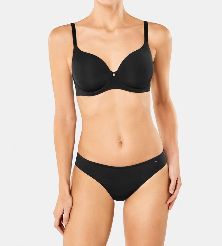 Triumph Body Make-Up Essentials WP Black