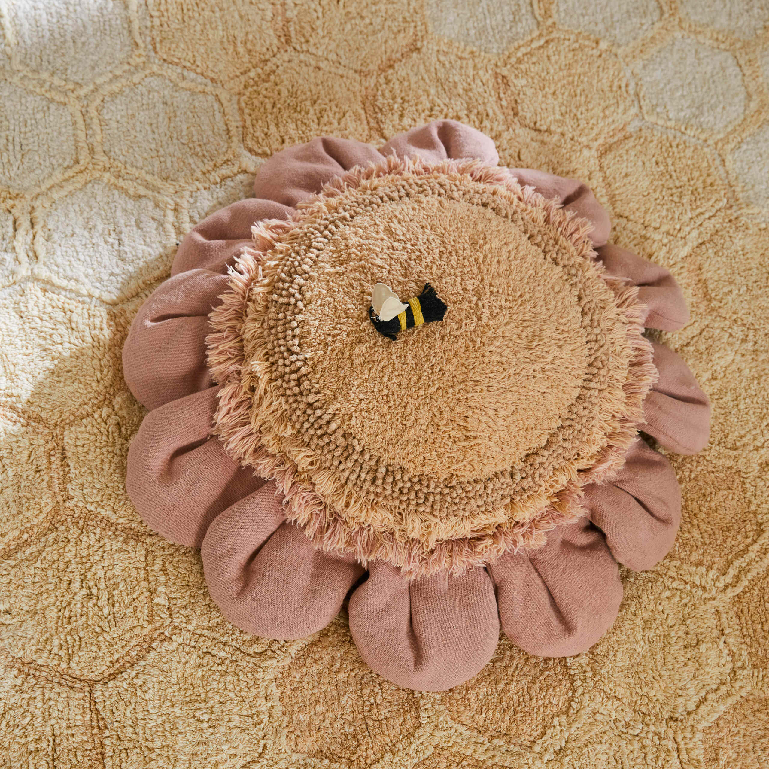 MARGUERITE ROSE - Coussin de sol en coton | Doré