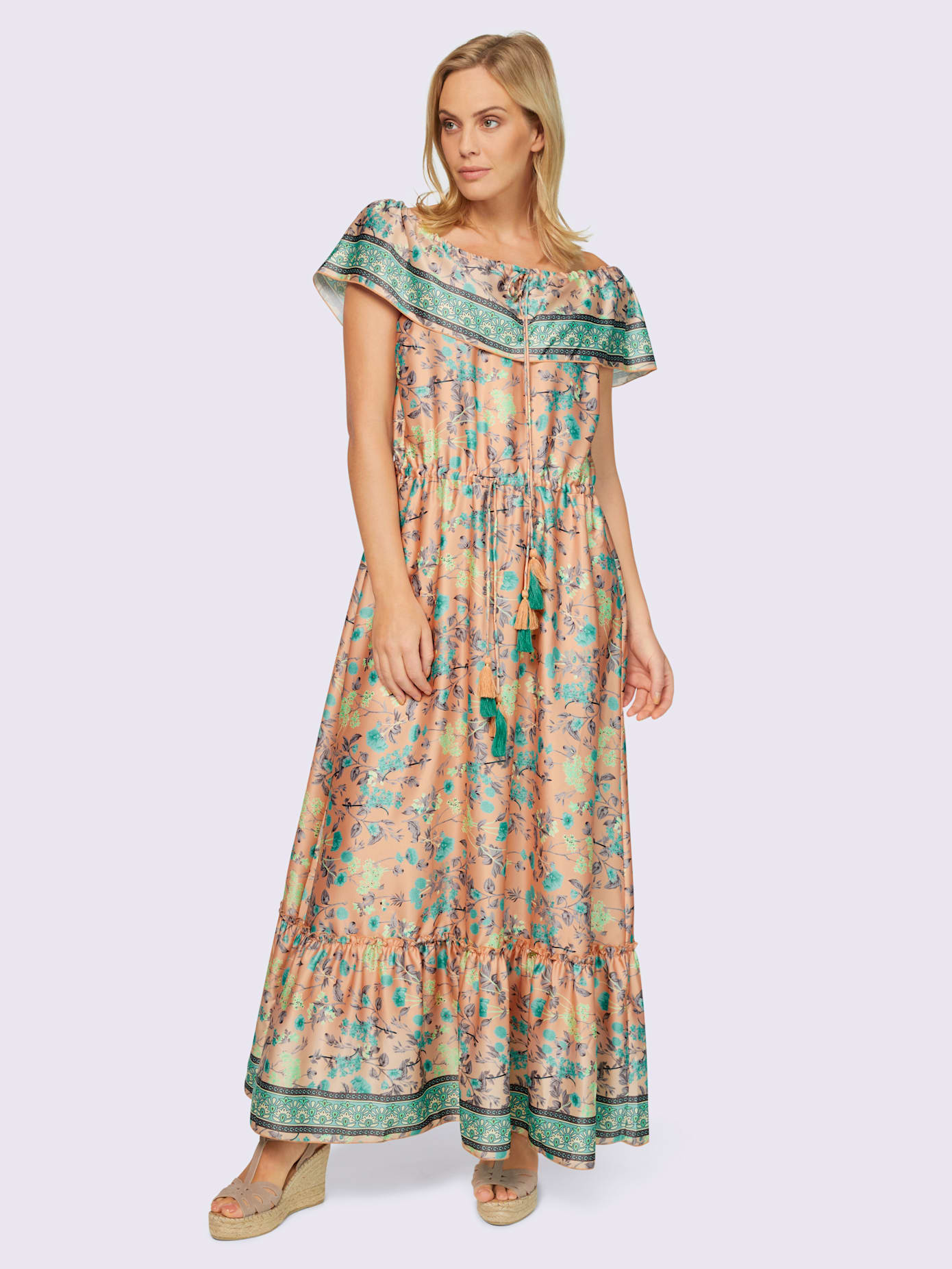 Robe imprimée peut être porté en encolure ronde ou carmen