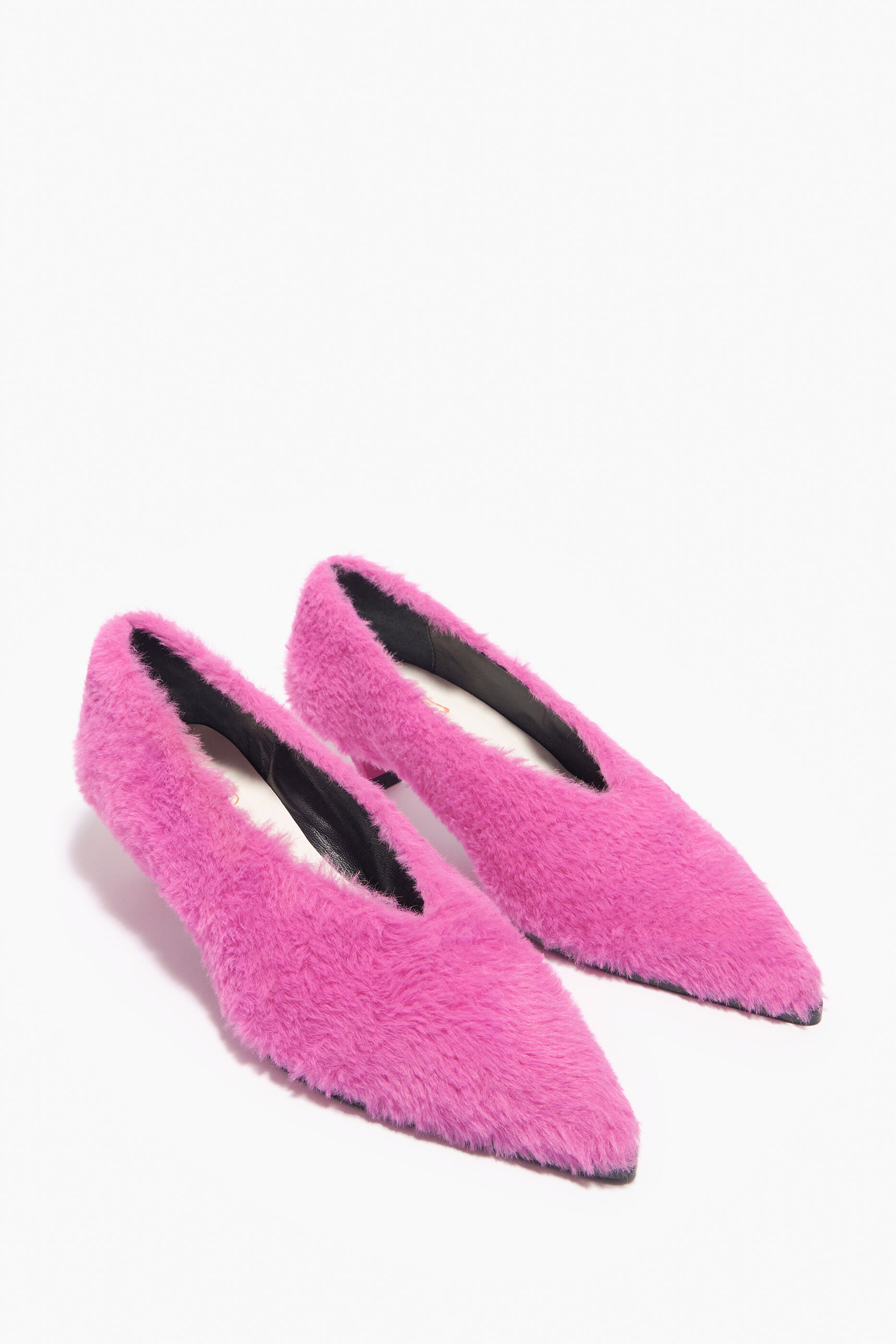 sapato de salto alto rosa com pelo