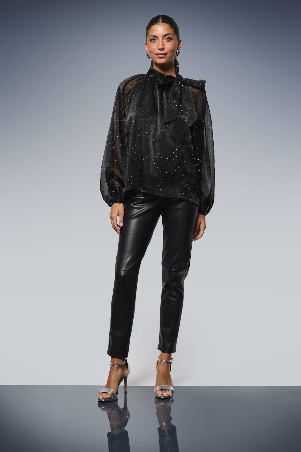 Wallis Blouse en Organza à Nœud avec Ornements Thermocollés