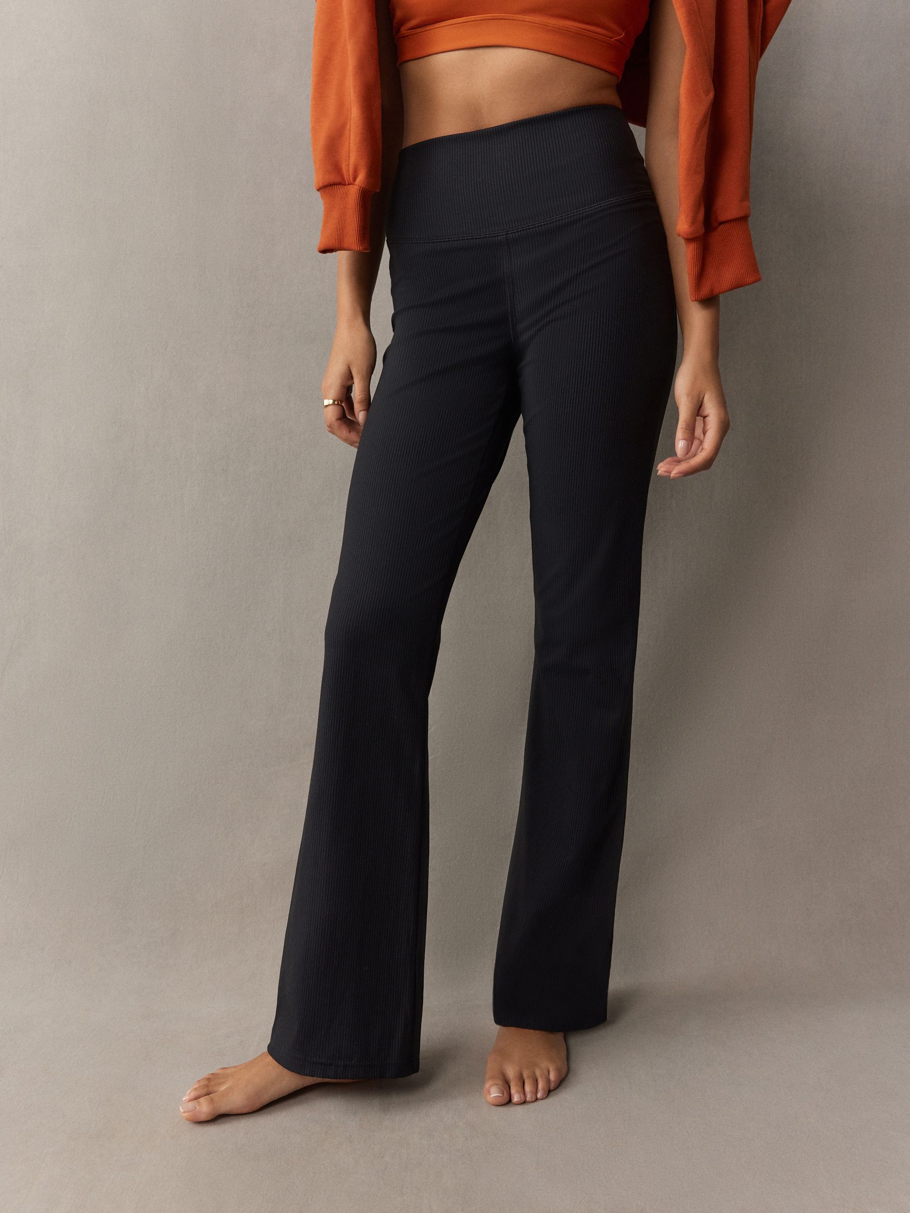 Zwart - self. Geribde wijde legging