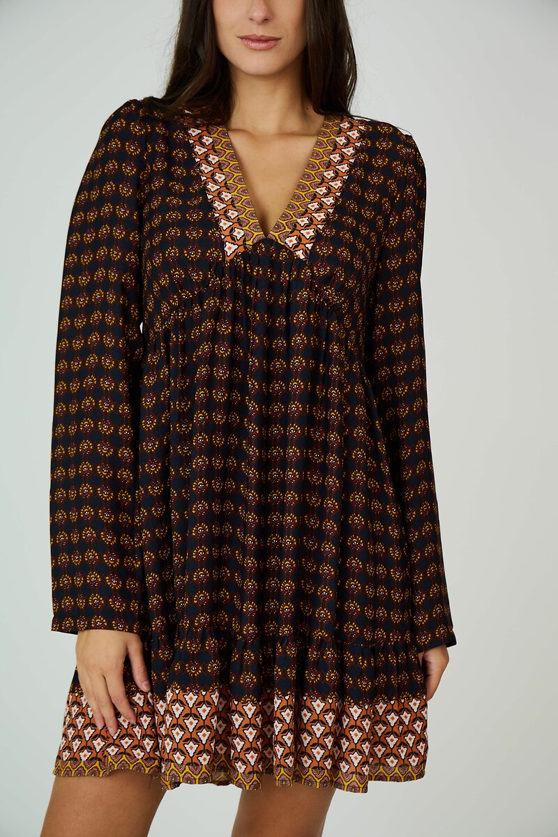 ATÉ BREVE<br>Vestido curto, mangas compridas, decote em V