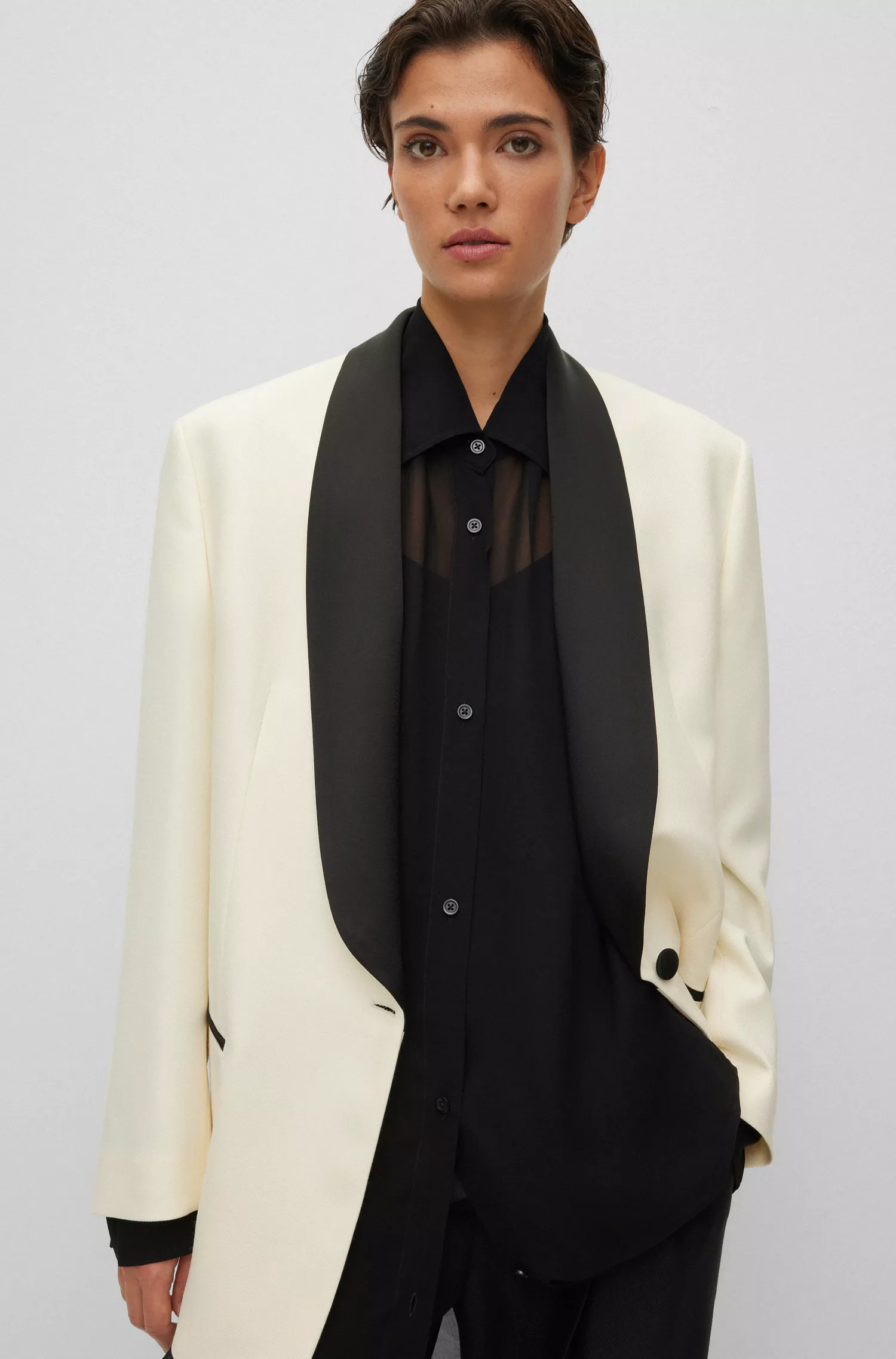 Jaqueta BOSS preta de modelagem oversized em sarja de lã com lapelas xale.