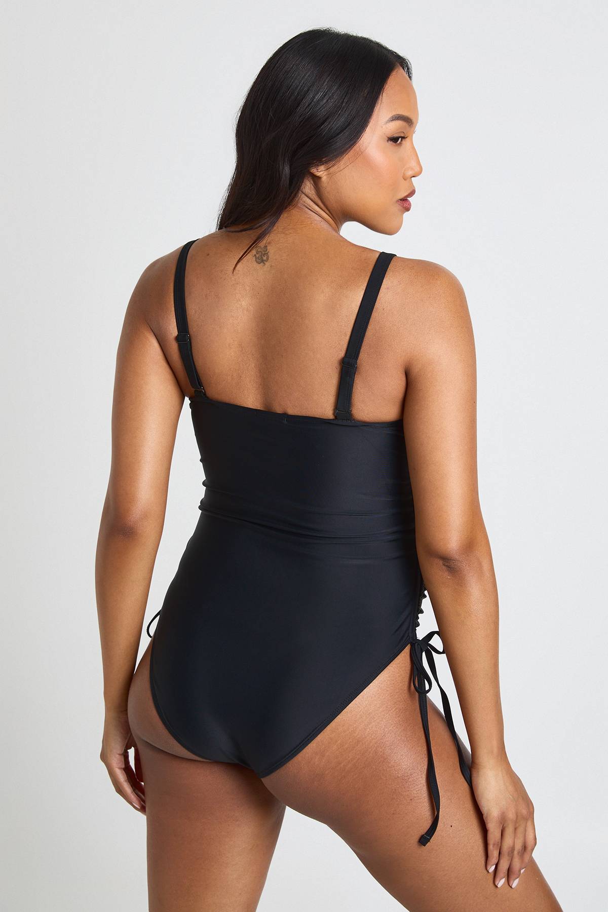boohoo Maillot De Bain De Maternité Froncé Sur Les Côtés À Encolure Carrée