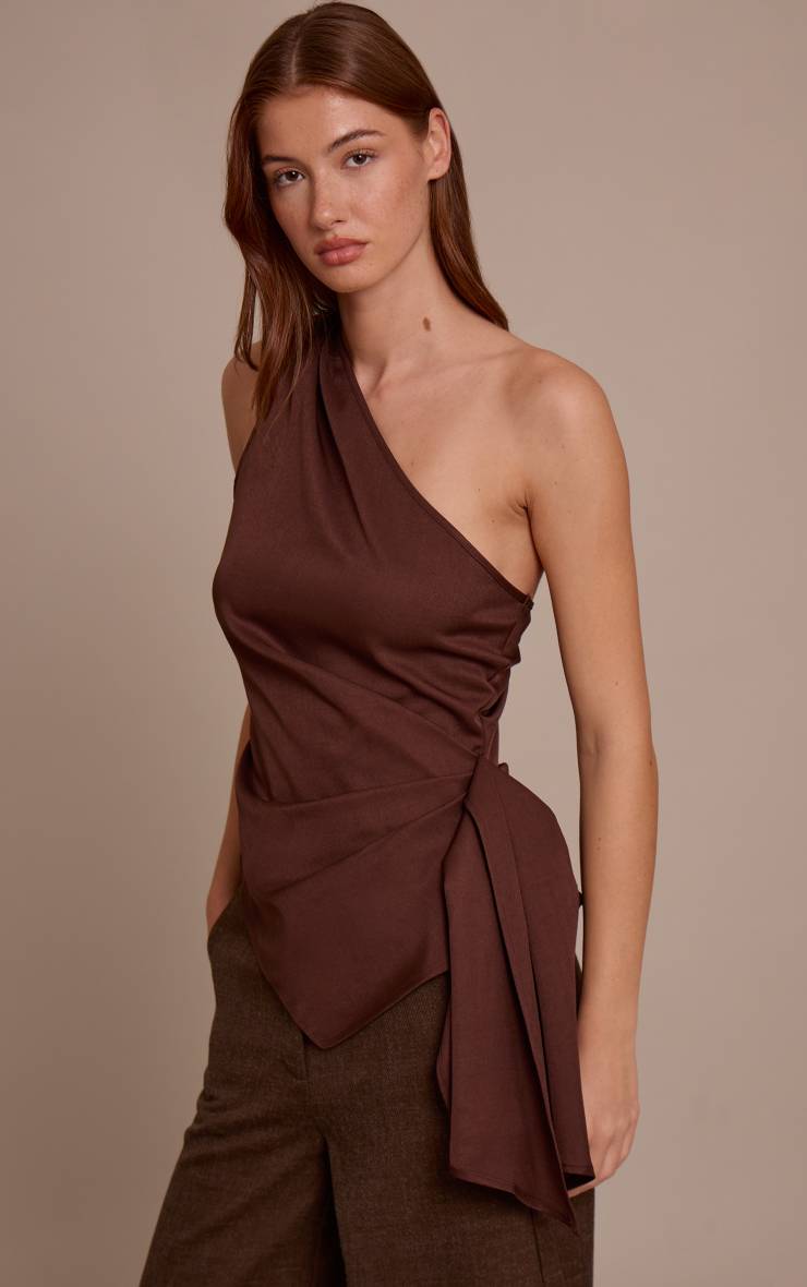Dark Chocolate Haut Drapé Asymétrique En Tissu Tissé Couleur Lait De Beurre