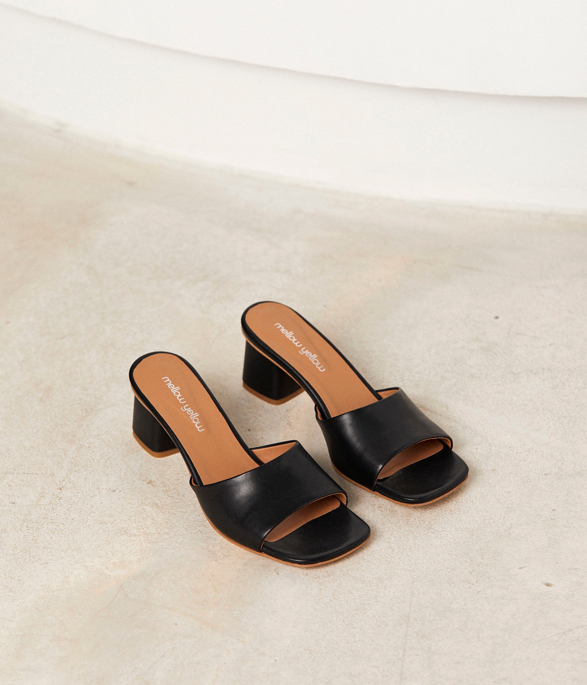 Mules cuir noir Lana