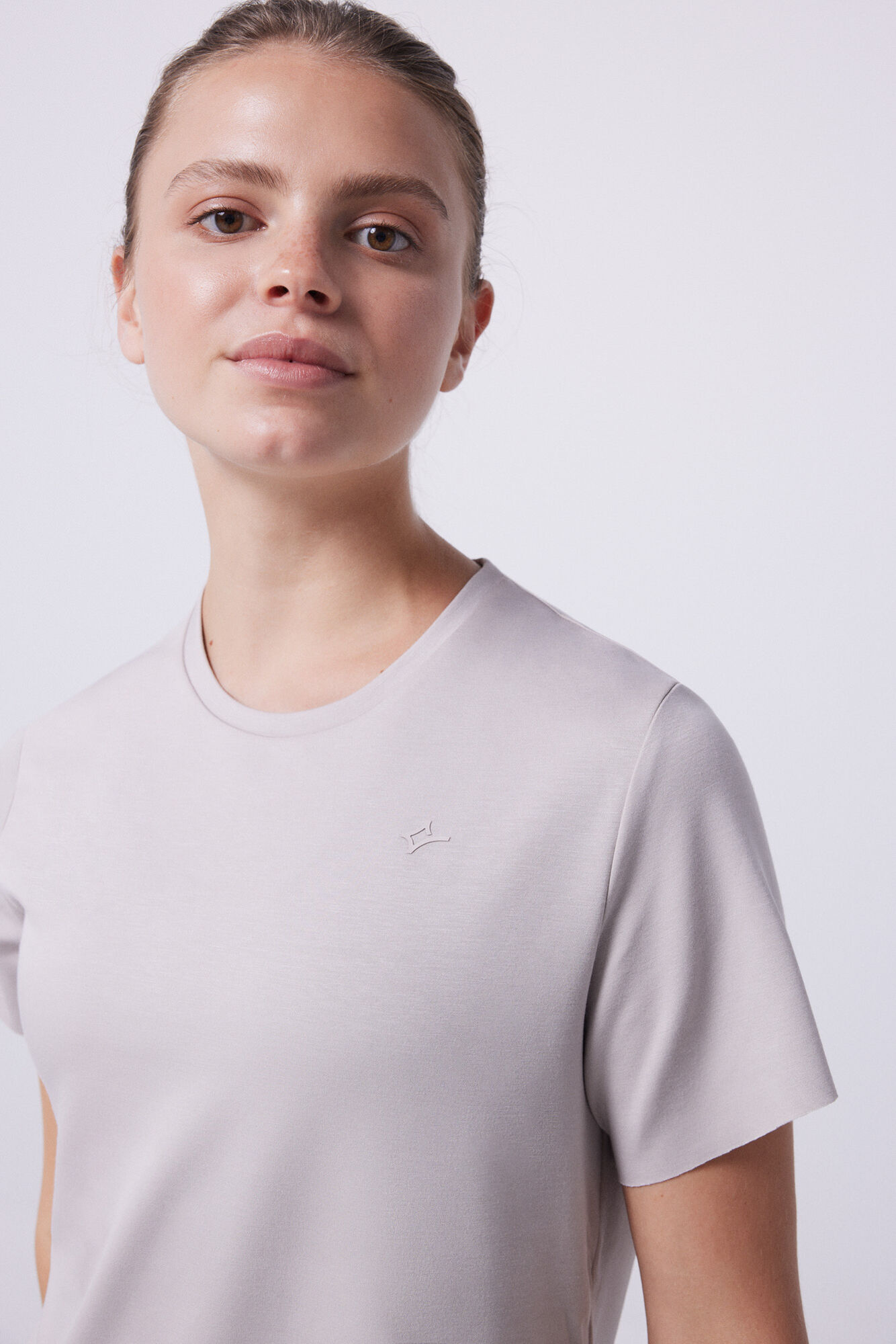 camiseta bege de modal