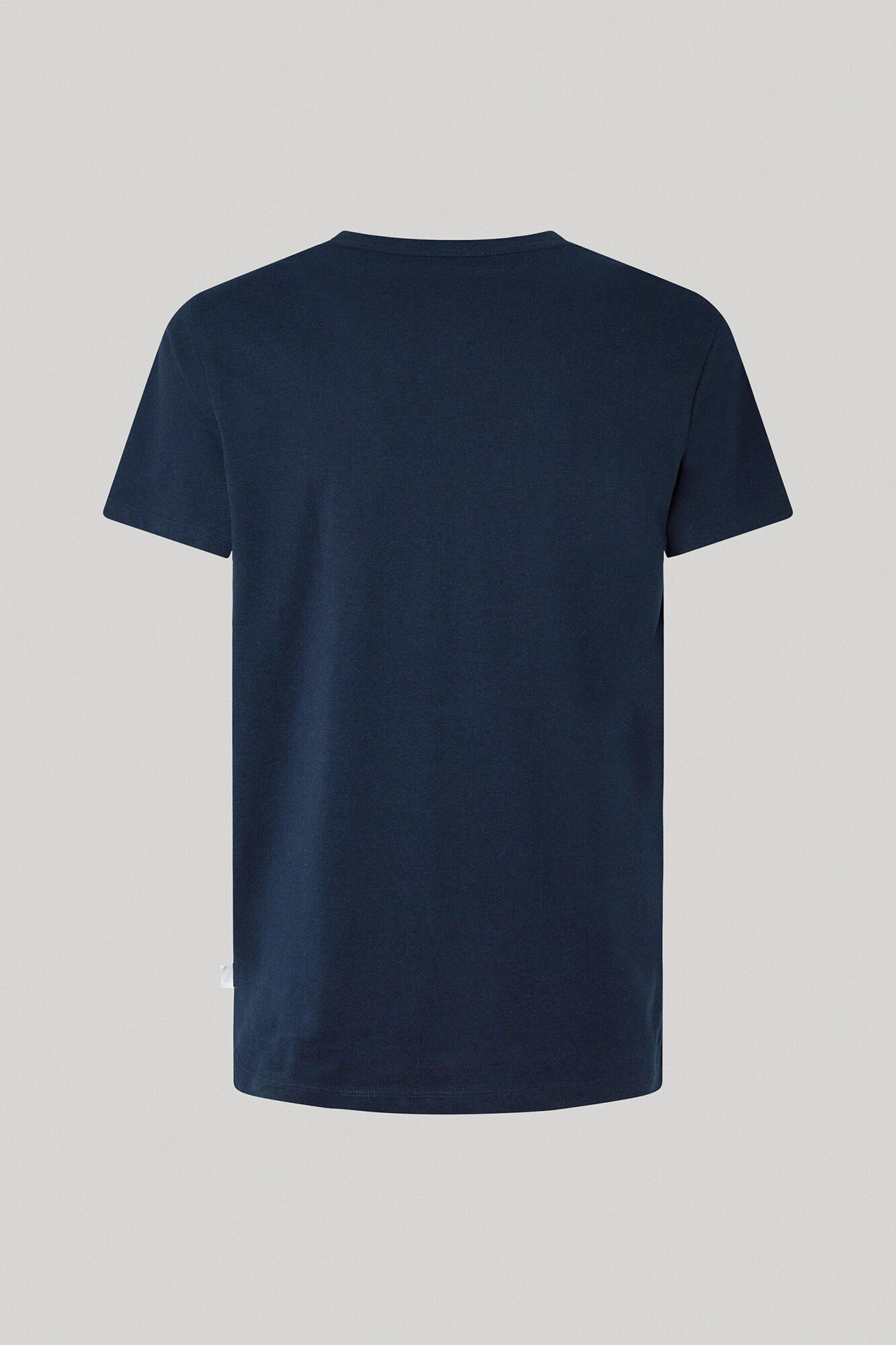 estampa de logotipo em camiseta
