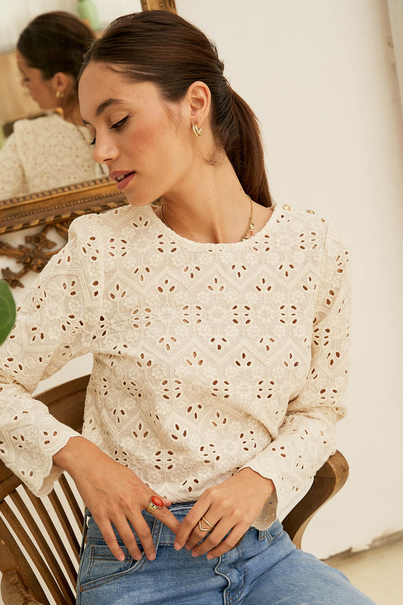 Blusa vazada em tom cru - marfim