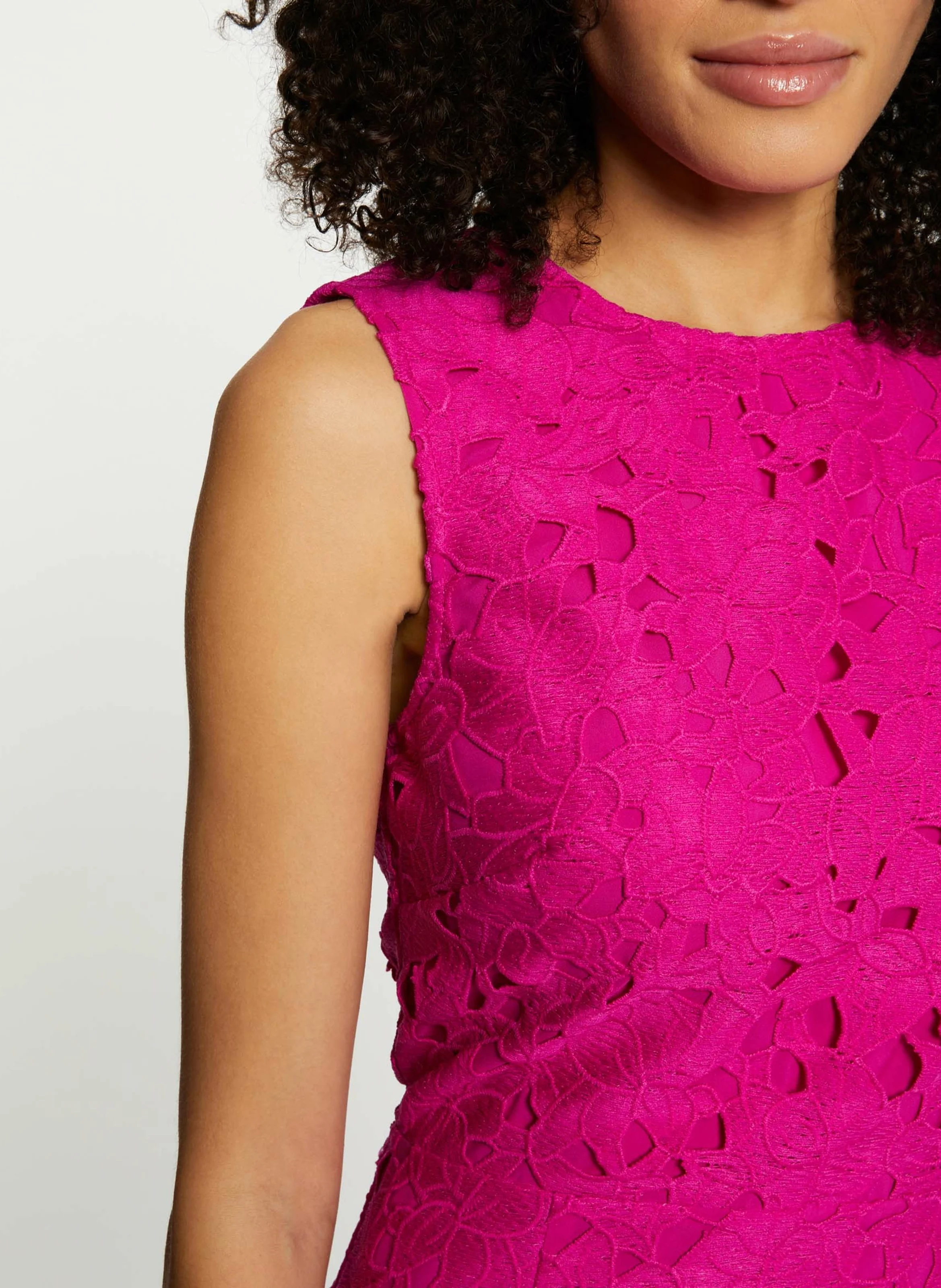 RCHEBA - Robe courte ajustée dentelle | Rose
