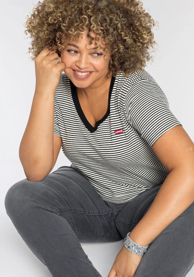 Levi's® Plus Kurzarmshirt »V NECK TEE« Gerade geschnittene Passform