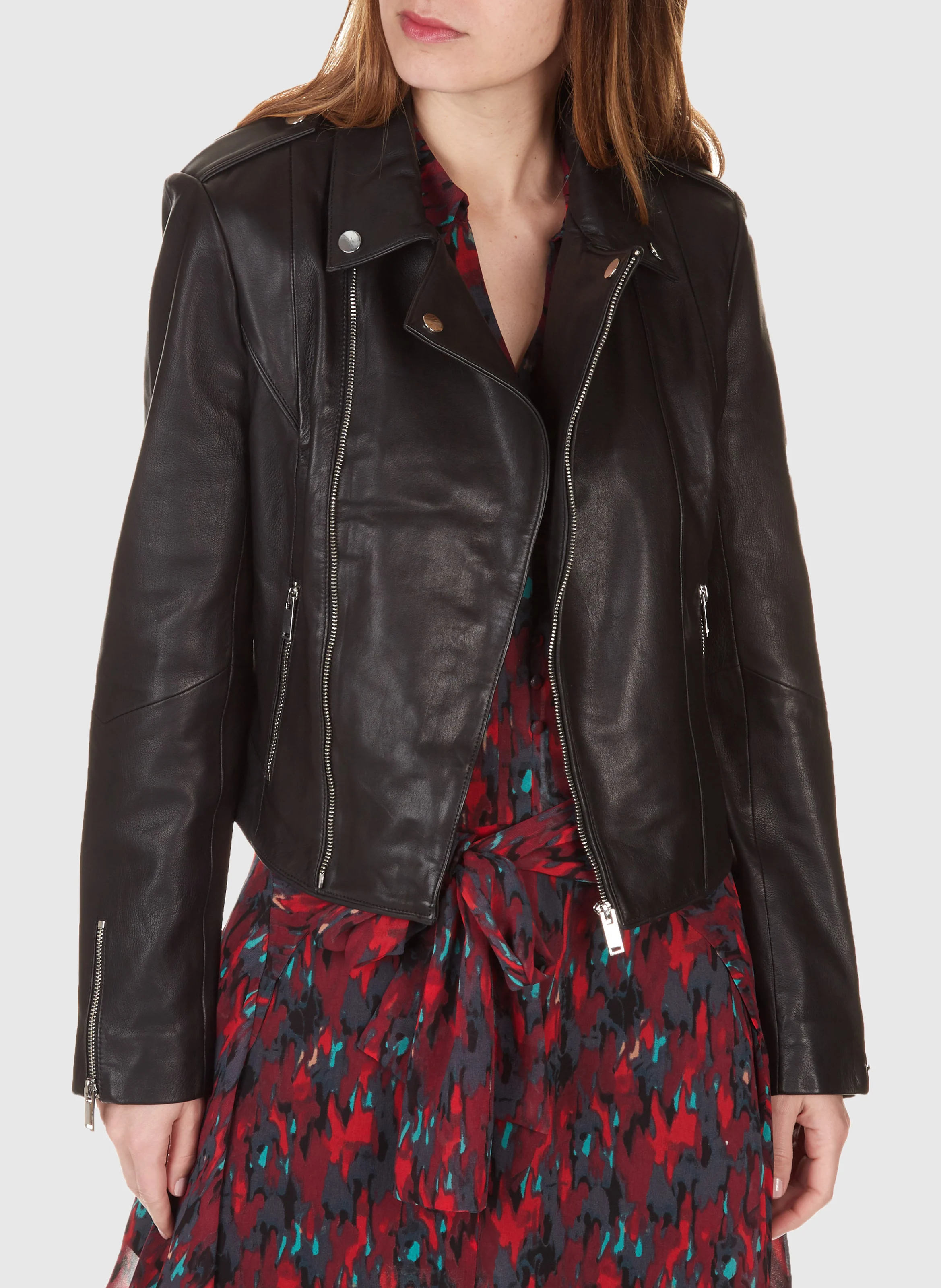 Blouson court cintré en cuir d'ovin | Noir