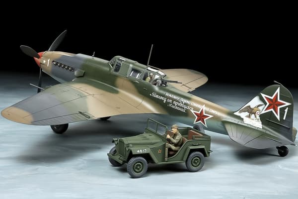 Tamiya 1/48 Ilyushin IL-2 Shturmovik & GAZ-67B-sett