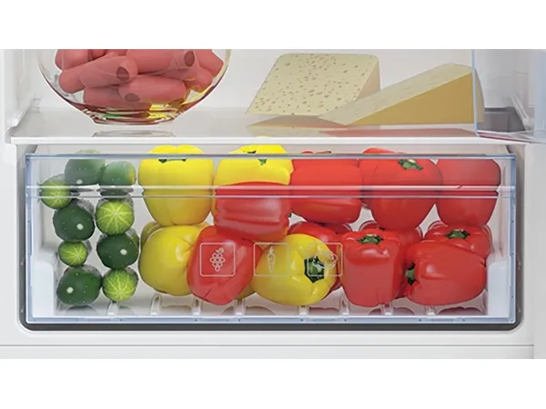 Beko BCSA285K4SN - Køleskab/fryser - bund-fryser - til indbygning - bredde: 54 cm - dybde: 54.5 cm - højde: 177.5 cm - 271 liter - Klasse E - hvid