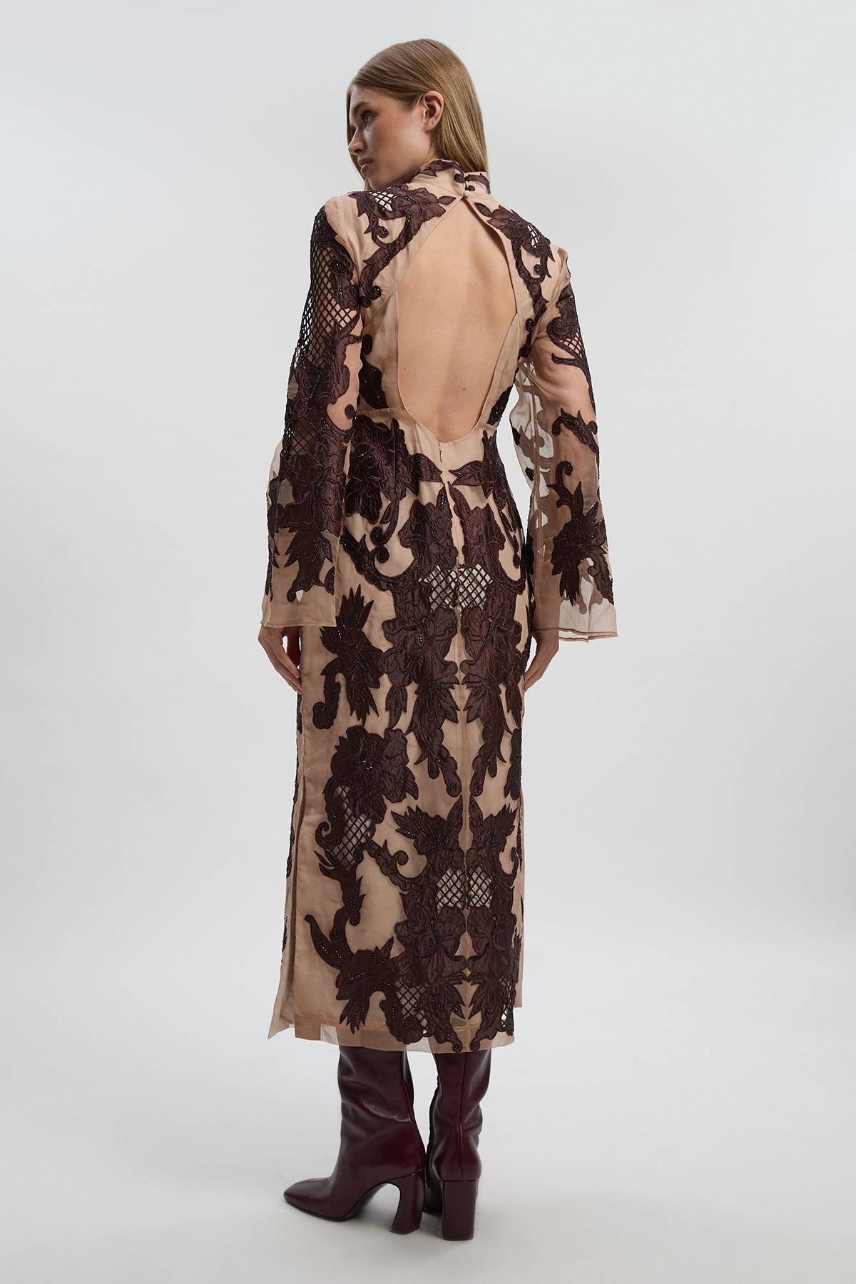 KarenMillen Robe Mi-Longue Tissée à Manches Évasées Perlées et Appliques Baroques en Organdi