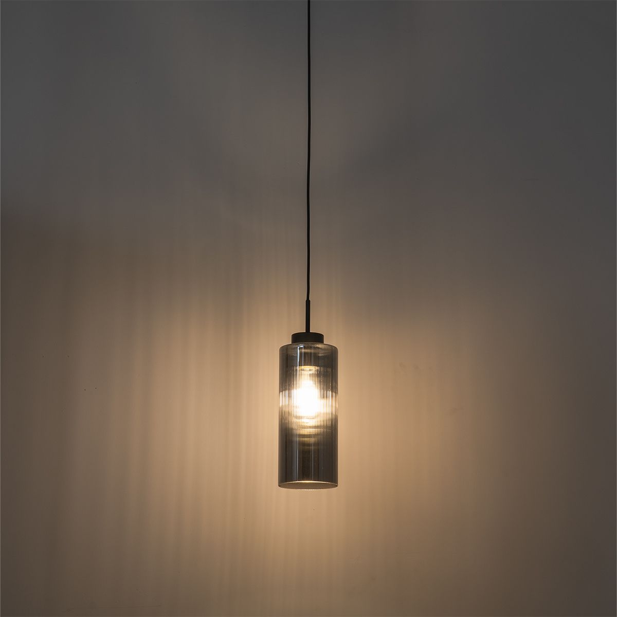 Smart hanglamp zwart met smoke glas incl. Wifi ST64 - Laura