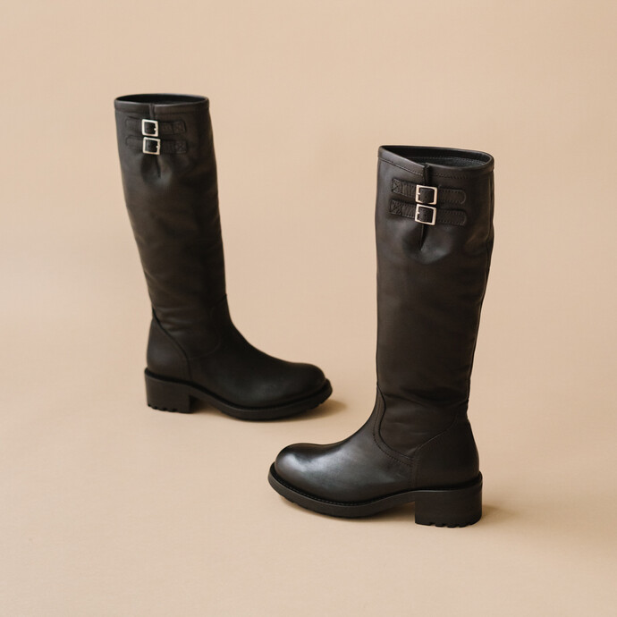 Bottes à semelles crantées  en cuir noir