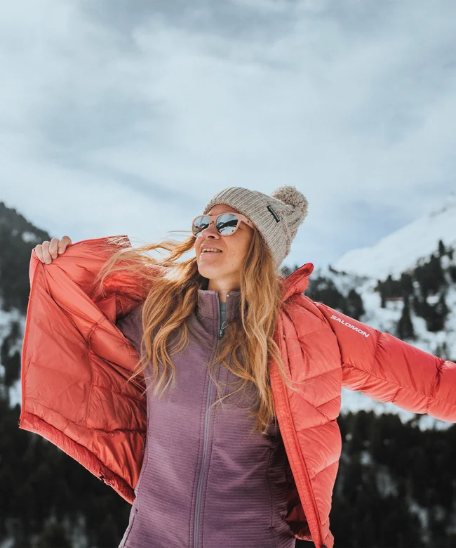OUTLINE MID DOWN  Daunenjacke mit Kapuze Damen MineralRed
